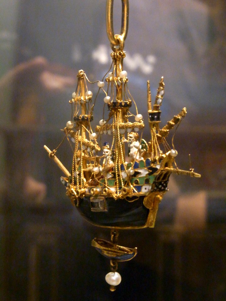 Wikimania 2014 - Victoria and Albert Museum - Ship Pendant22231