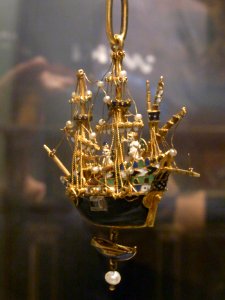 Wikimania 2014 - Victoria and Albert Museum - Ship Pendant22231