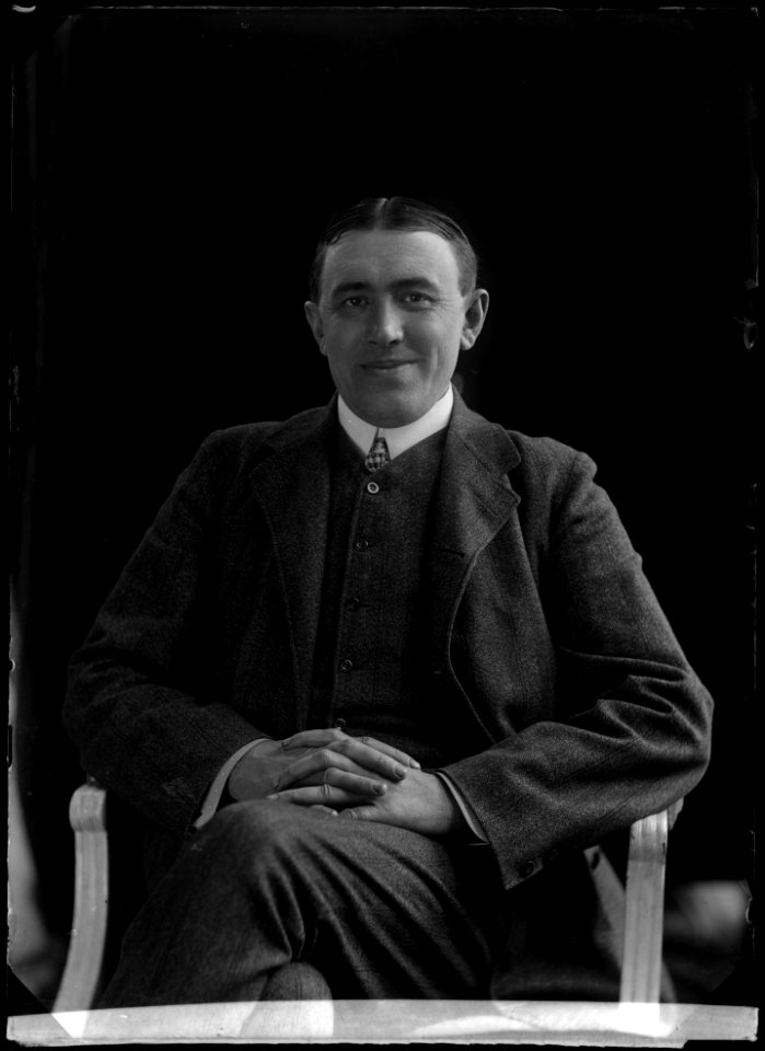 Wilhelm Tunelli, actor, undated portrait about 1905 - SMV - GT066