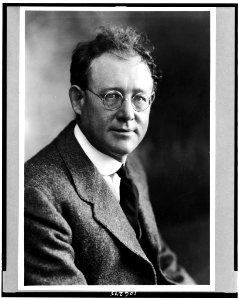 Will Irwin, half-length portrait, facing right LCCN92519811
