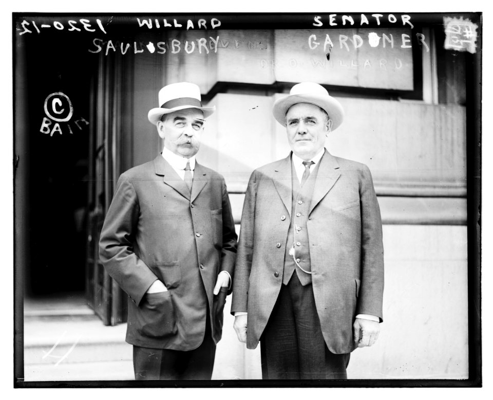 Willard Saulsberry & Sen. Gardner LCCN2014686959