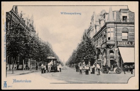 Willemsparkweg met rechts de Emmastraat, met paardentram en open koets. Uitgave M. Glückstadt & Münden, Hamburg, Afb PRKBB00513000006 photo