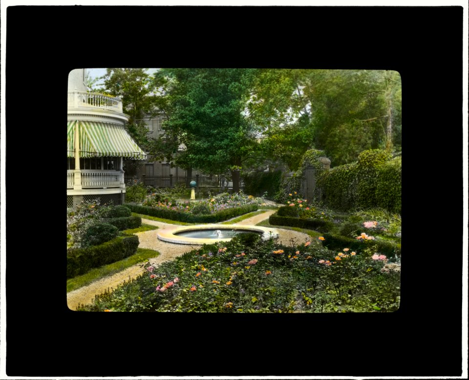 William Albert Smoot, Jr., house, 220 North Washington Street, Alexandria, Virginia. Rose garden LCCN2008675955