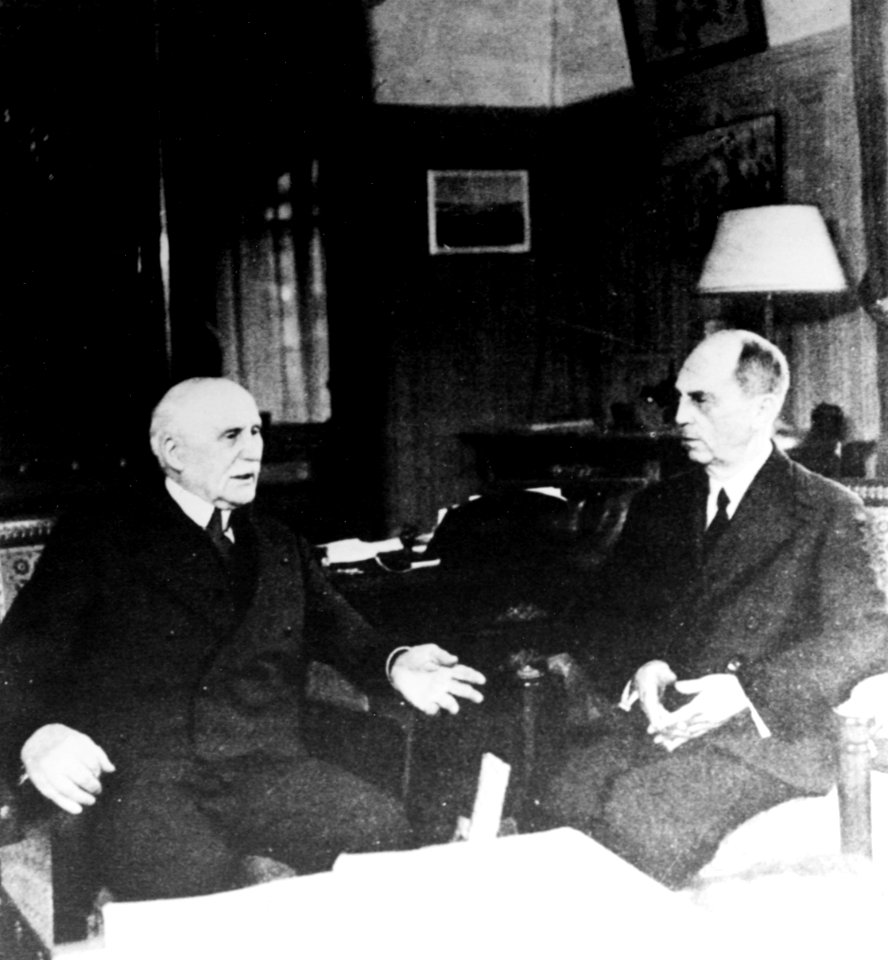William D. Leahy and Philippe Pétain, 1942, NH 89478 (25159321993)