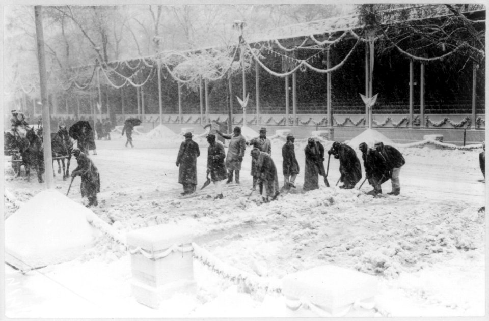 William Howard Taft, 1857-1930; workmen clearing snow in front of reviewing stand at White House on Inauguration Day, March 4, 1909 LCCN2006689760