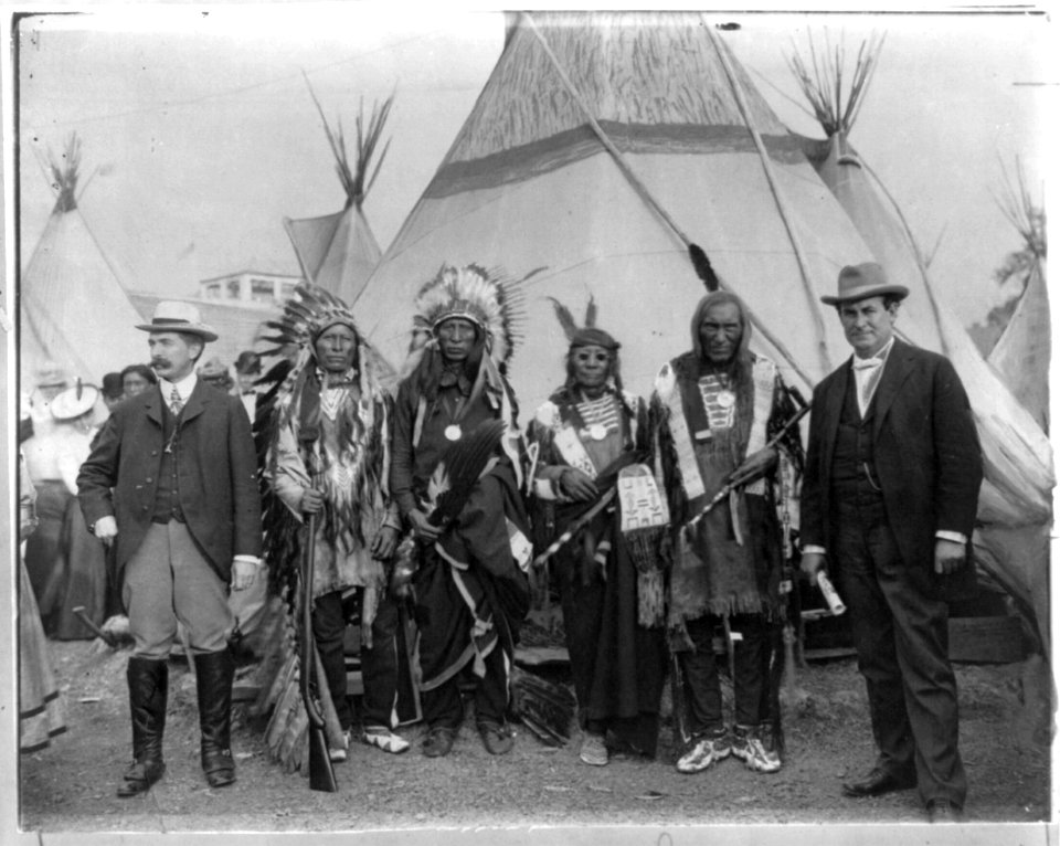 William Jennings Bryan with Sioux chiefs at Pan-American Exposition, Buffalo, 1901 LCCN2004665752