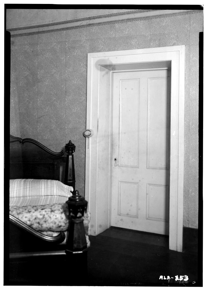 William Poole House DOOR IN SO. WALL OF S. W. BED ROOM, SECOND FLOOR