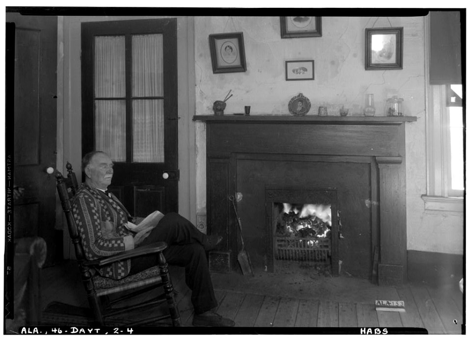 William Poole House MANTEL AND DOOR IN SOUTH WALL OF BED ROOM