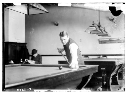Willie Hoppe (shooting billiards) LCCN2014690083