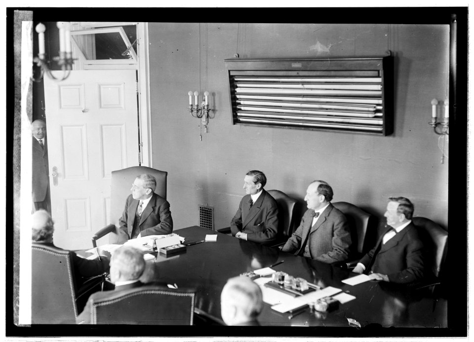 Wilson's first cabinet meeting LCCN2016820777