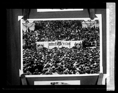 Wilson reading inaugural address LCCN2016819488