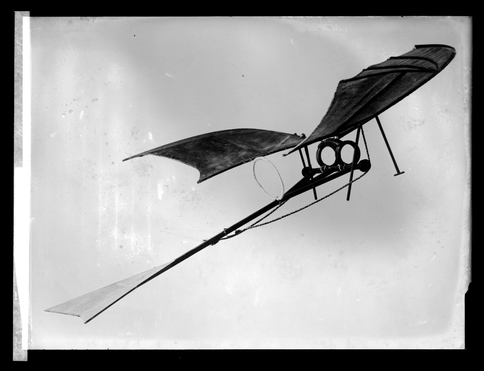 Wind flapping, aeroplane museum, 1-18-21 LCCN2016852386