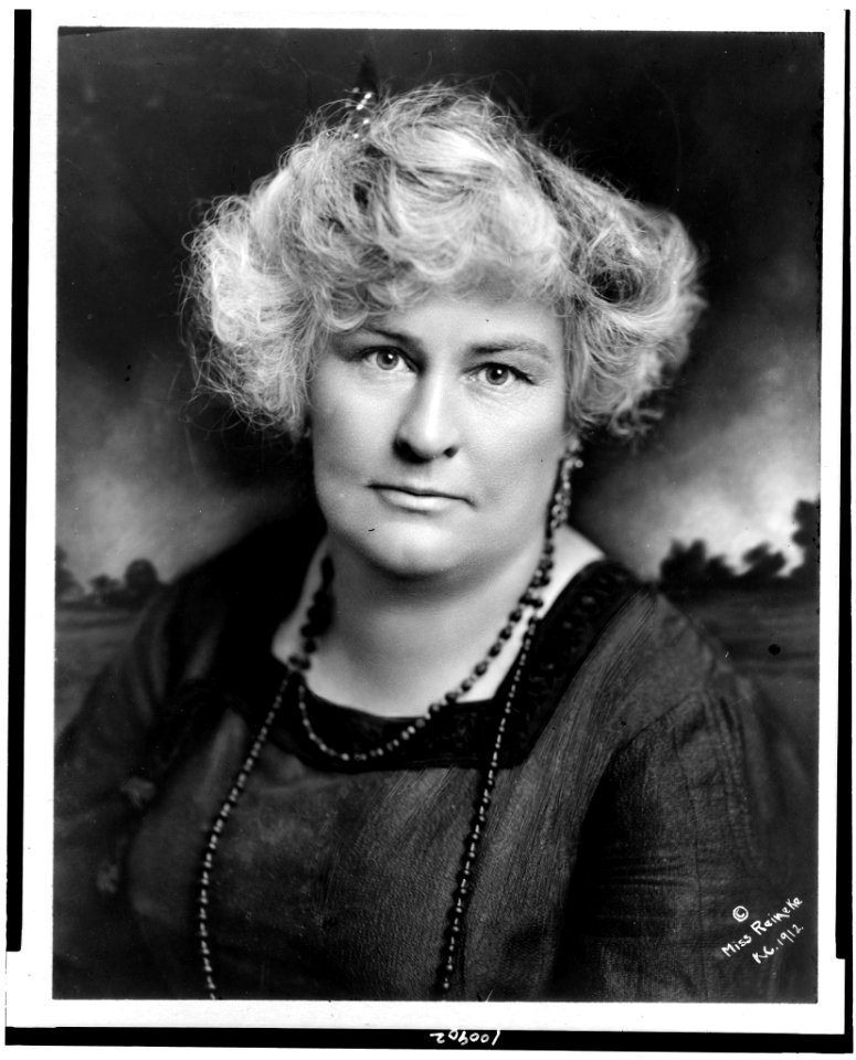 Winifred Black (pseud. Annie Laurie), head-and-shoulders portrait, facing front LCCN90715560