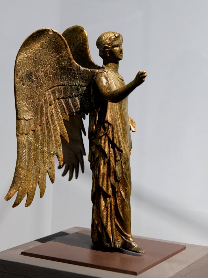 Winged Victory Lugdunum inv.X654 n3