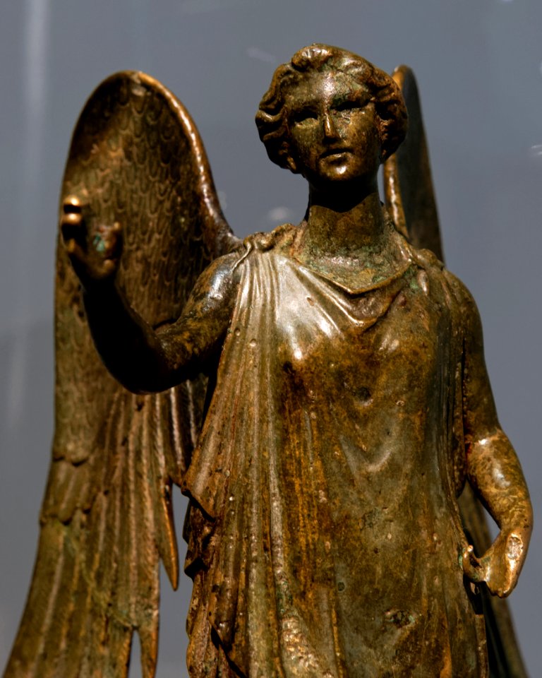 Winged Victory Lugdunum inv.X654 n2