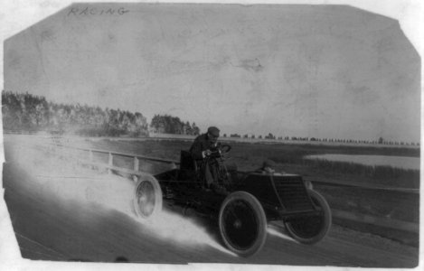 Winton driving his automobile on racetrack LCCN97508264