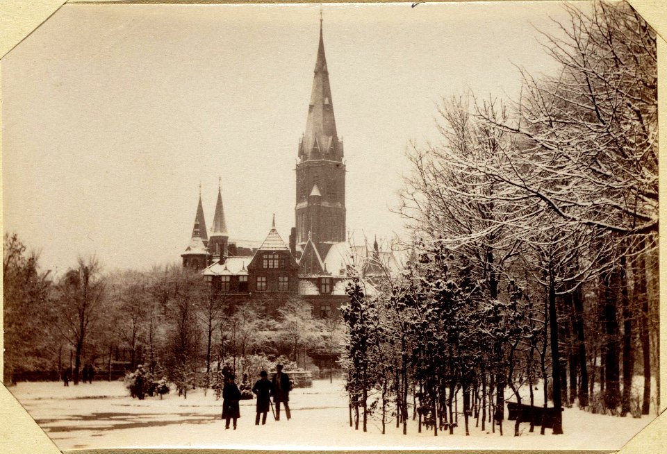 Wintergezicht in het Vondelpark ziende op de Vondelkerk Oorspronkelijke kabinetfoto uitgegeven door A Jager Foto 308 010094000726