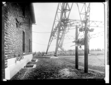 Wireless towers, Arlington, (Virginia) LCCN2016825852