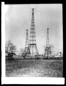 Wireless towers, Arlington, (Virginia) LCCN2016825854