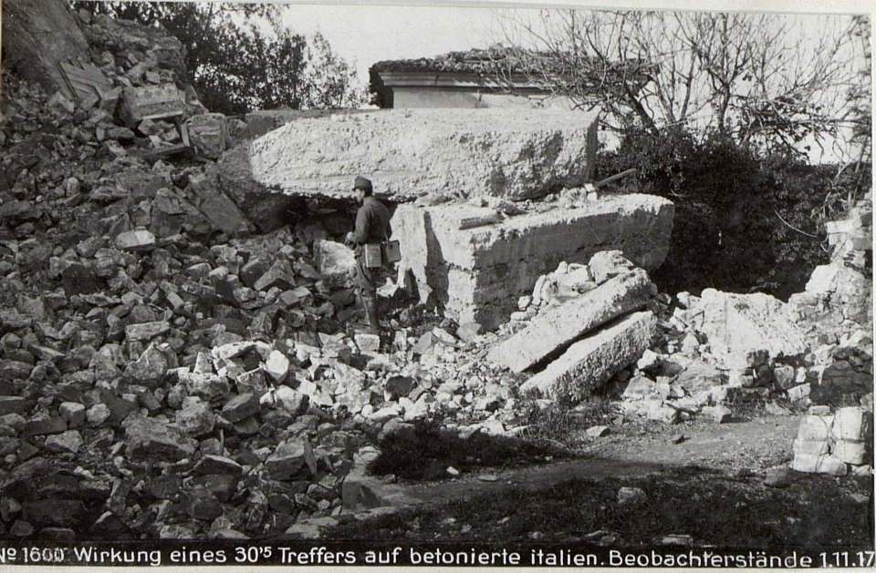 Wirkung eines 30'5 Treffers auf betonierte italien.Beobachterstände 1.11.17. (BildID 15607627)