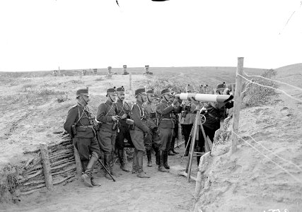 Wirkung des scharfen Artillerie- und Infanteriefeuers - CH-BAR - 3238844