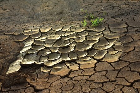 Dry land warming ground