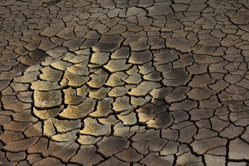 Dry land warming ground