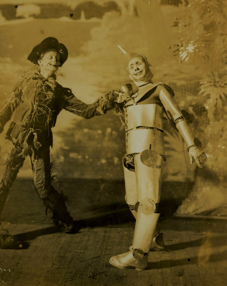 A scene from The Wizard of Oz (SAYRE 12278)
