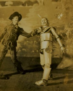 A scene from The Wizard of Oz (SAYRE 12278)