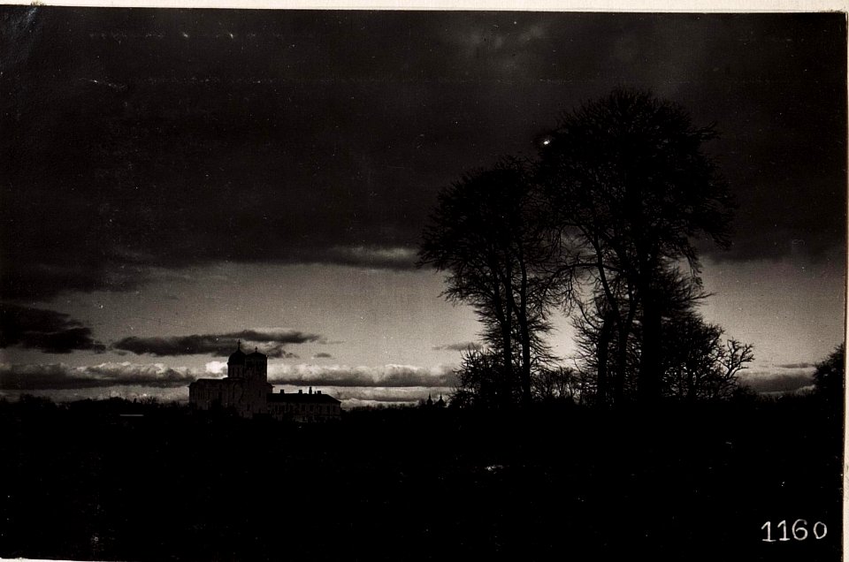 Wladimir Wolinsky, Wolkenstimmung mit Kathedrale im Hintergrund (BildID 15709107)