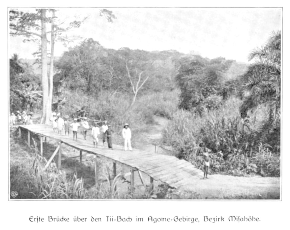 WOHLTMANN(1904) p053 Die erste Brücke über den Tii-Bach im Agome Gebirge, Bezirk Misahöhe