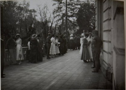 Wohltätigkeitsfest zu Gunsten der verwundeten Opfer, wahrscheinlich durchgeführt im Spätherbst, möglicherweise auch erst im Dezember 1916 (BildID 15458848)