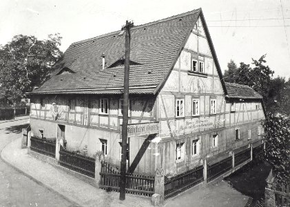 Wohnhaus mit Apfel- und Beeren-Weinschänke Nieder-Gorbitz 01 photo