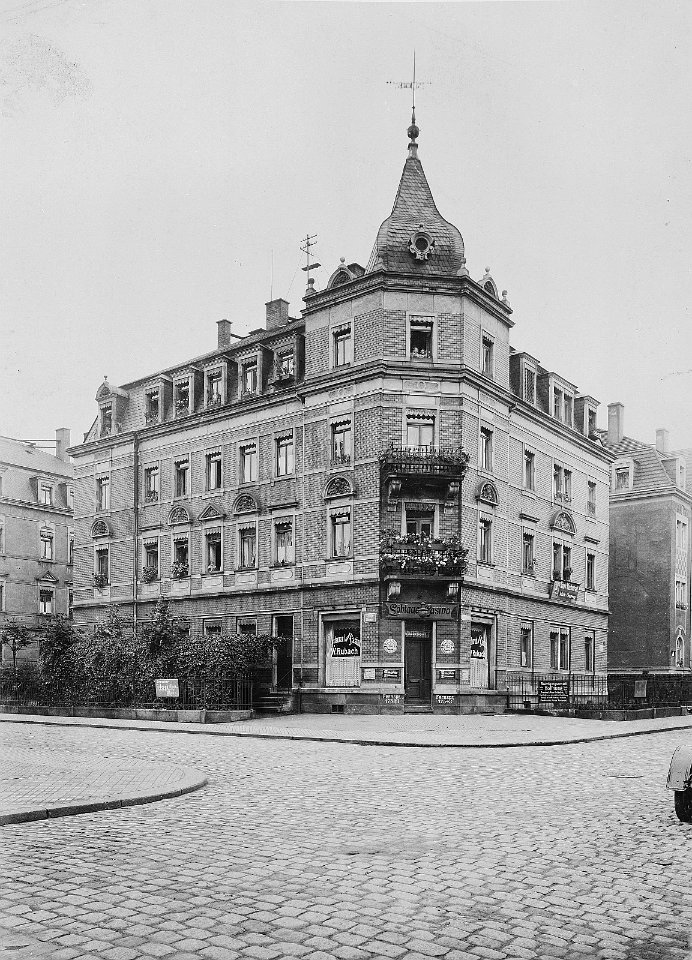 Wohnhaus mit Restaurant Löbtauer Casino photo