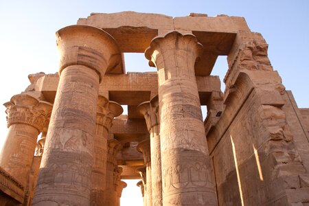 Ruins itu structure