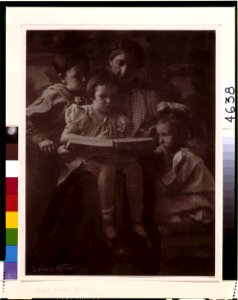 Woman and children reading) - Gertrude Käsebier LCCN96513073