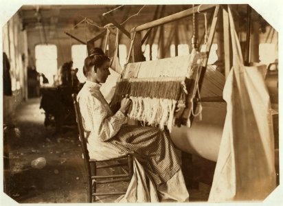 Woman at beam warper. Cherryville , N.C. Nov. 1908. LOC nclc.05376