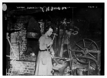 Woman blacksmith - Eng. (i.e. England) LCCN2014706009