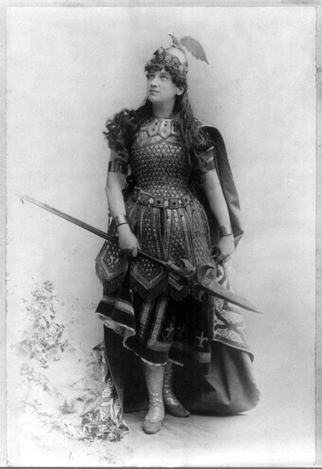 Woman dressed as Wagnerian heroine, Burnhilde LCCN2004678786