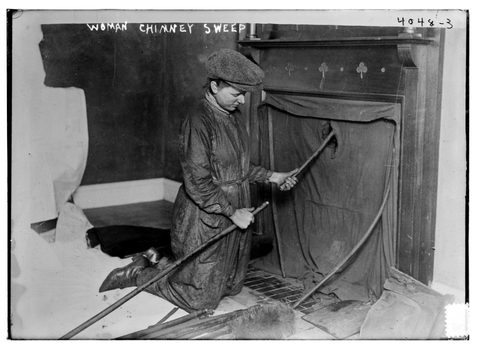 Woman chimney sweep LCCN2014703145