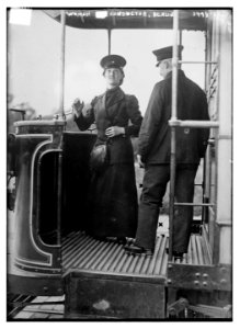 Woman conductor, Berlin LCCN2014699148