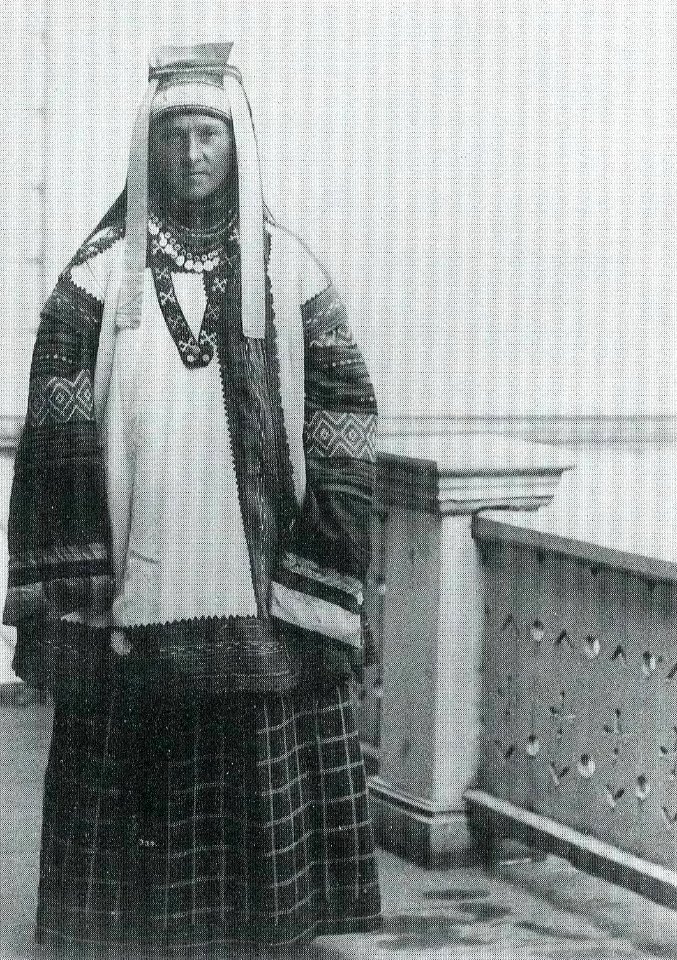 Woman in feast dress (Tambov gov., 1904)