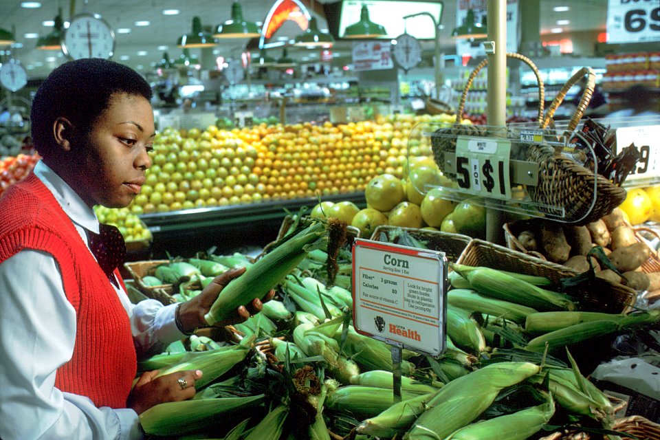 Woman grocery shopping photo