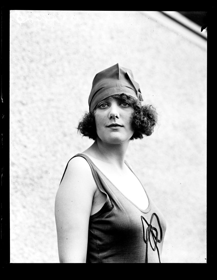Woman in bathing suit LCCN2016891481