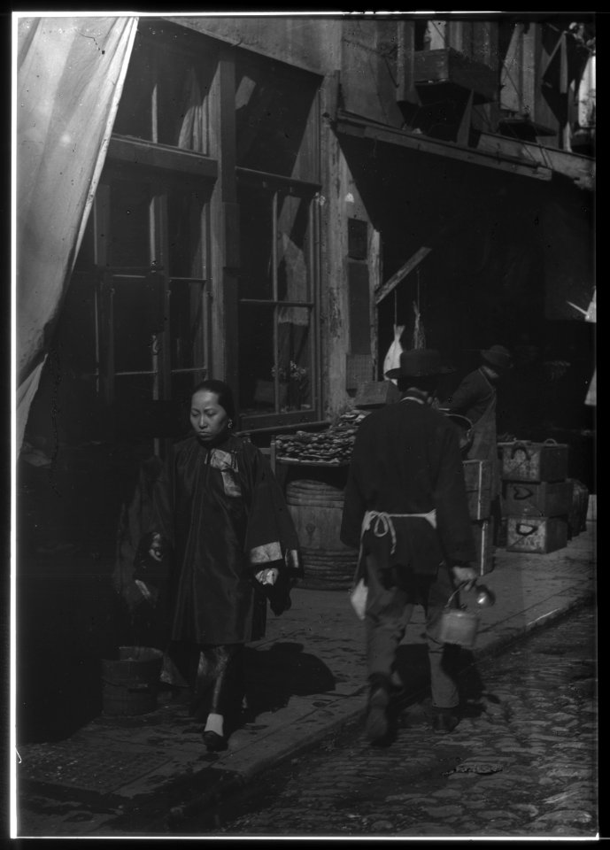 Woman house servant, Chinatown, San Francisco LOC agc.7a55055