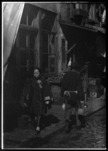 Woman house servant, Chinatown, San Francisco LOC agc.7a55055