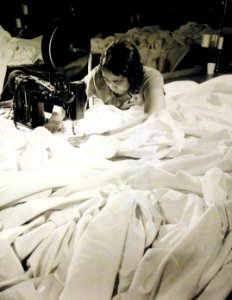 Woman making parachute, Naval Aircraft Factory, Philadelphia, Pennsylvania, 1942 (26923789771)