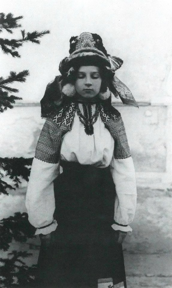 Woman in feast dress (Kaluga gov., early 20th c.)