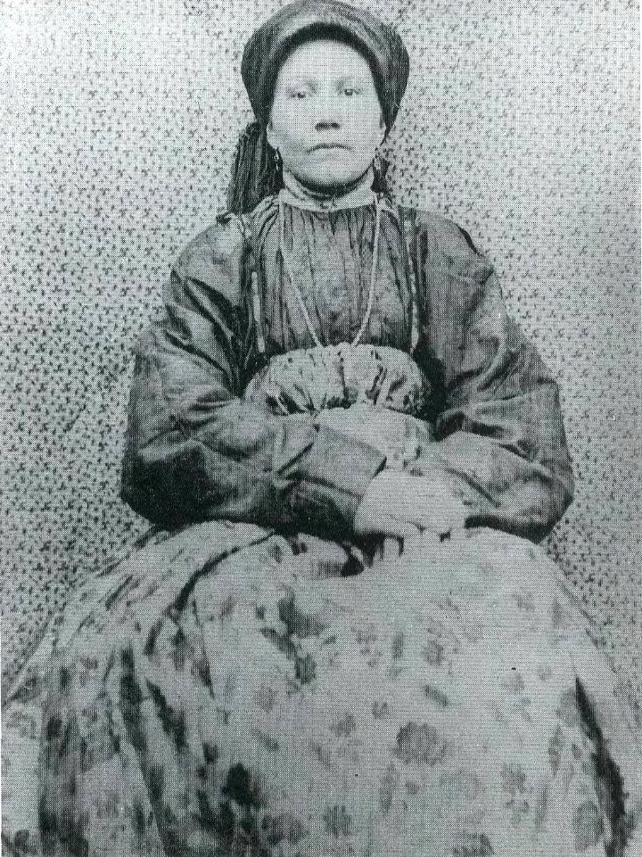 Woman in feast dress (Arkhangelsk gov., 1904)