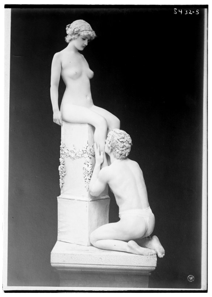 Woman on a pedestal LCCN2014712367
